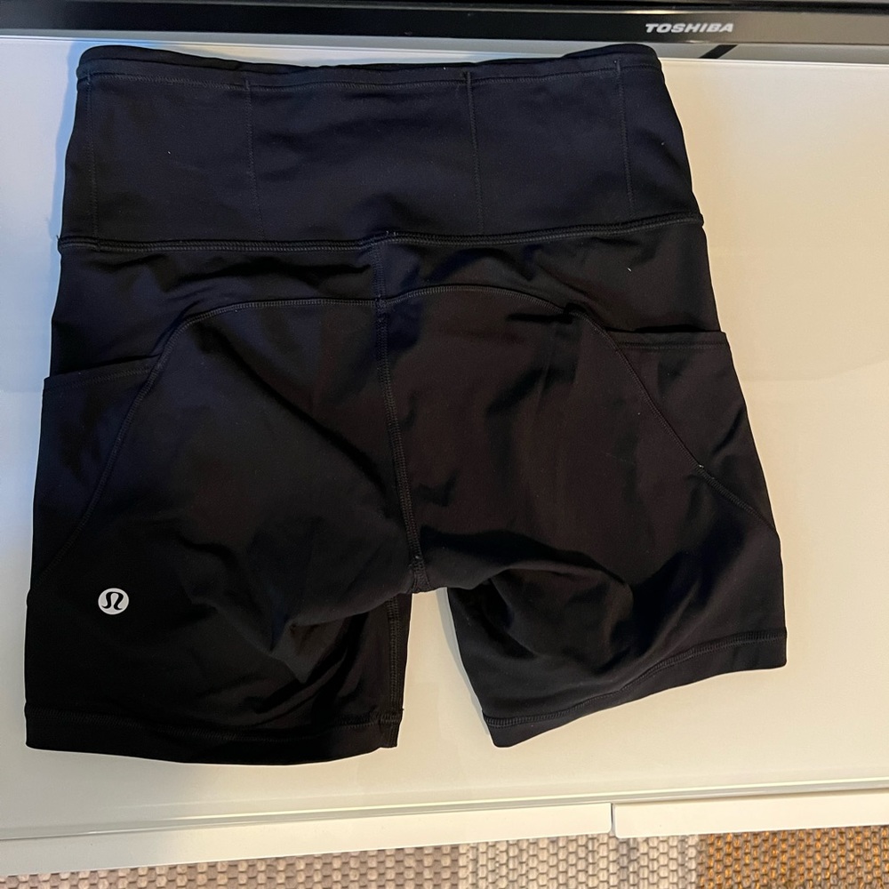 Lululemon Fast and Free High-Rise Short 6" sz 4 black - Picture 3 of 5